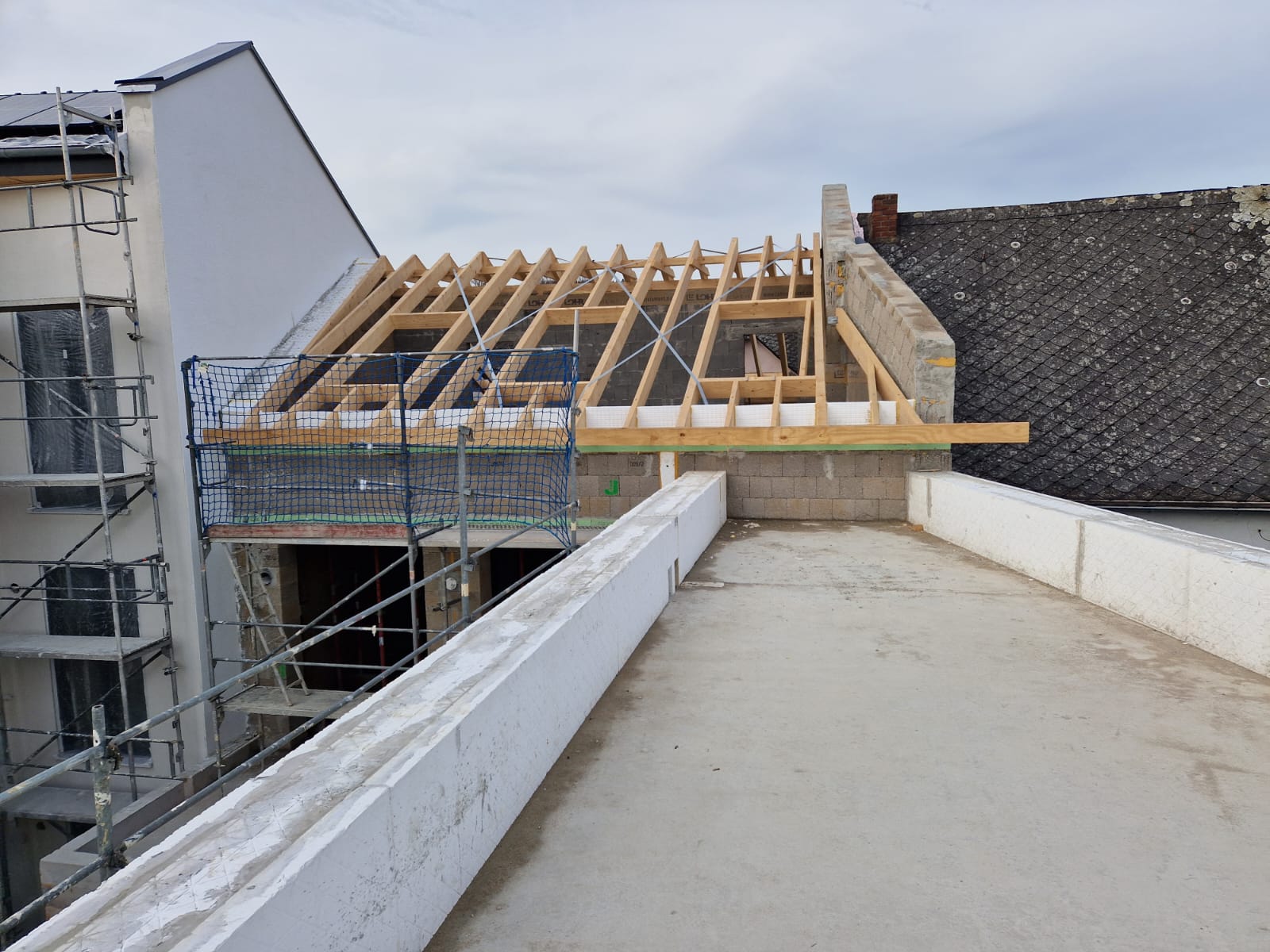 Gerüststellung für Dacharbeiten in Weißenthurm bei Neuwied