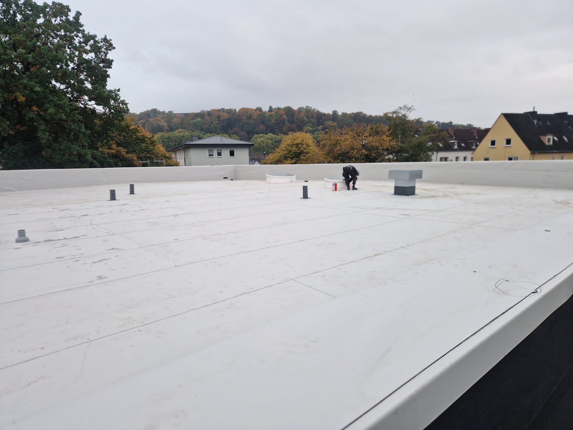 Flachdachabdichtung Neubau-Mehrfamilienhaus